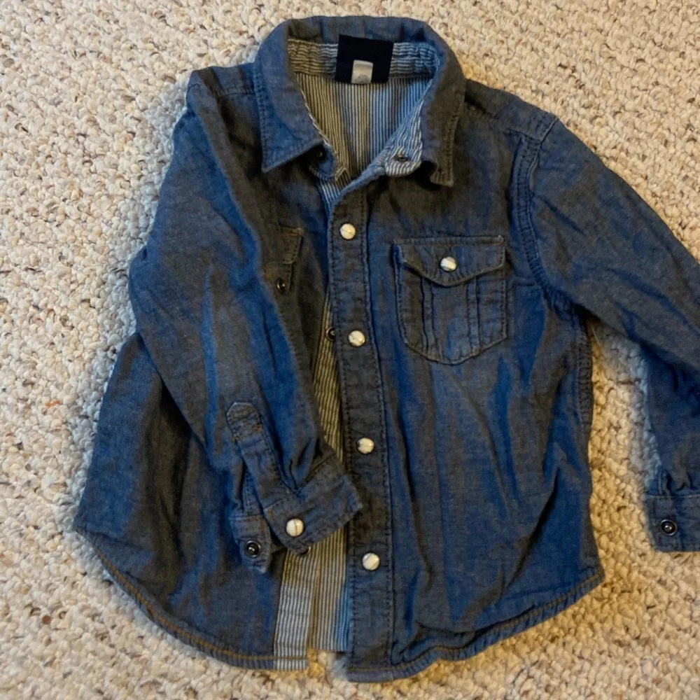 Boys size 3t lot 3 shirts 1 pants